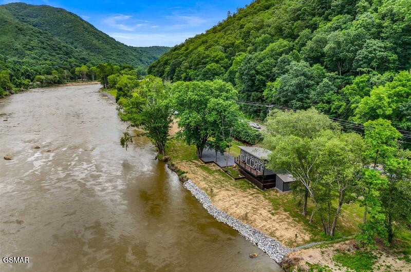 Newport, Tennessee, 37821, United States, 2 Bedrooms Bedrooms, ,2 BathroomsBathrooms,Residential,Forsale,1999350