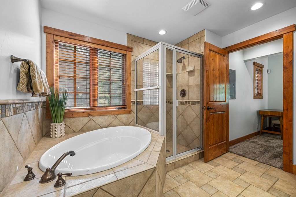 Donnelly, Idaho, 83615, United States, 2 Bedrooms Bedrooms, ,Residential,Forsale,1946201