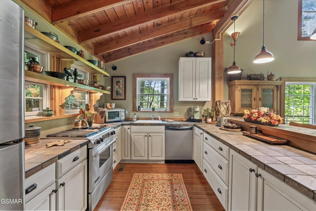 Gatlinburg, Tennessee, 37738, United States, 3 Bedrooms Bedrooms, ,2 BathroomsBathrooms,Residential,Forsale,1893798