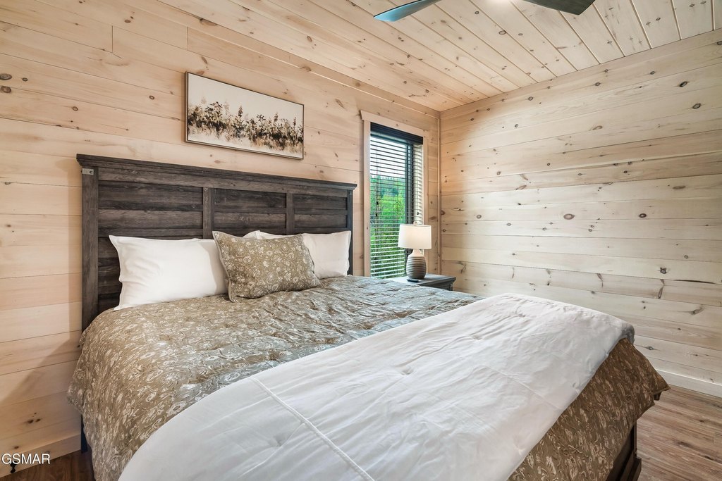 Gatlinburg, Tennessee, 37738, United States, 5 Bedrooms Bedrooms, ,3.5 BathroomsBathrooms,Residential,Forsale,1910230