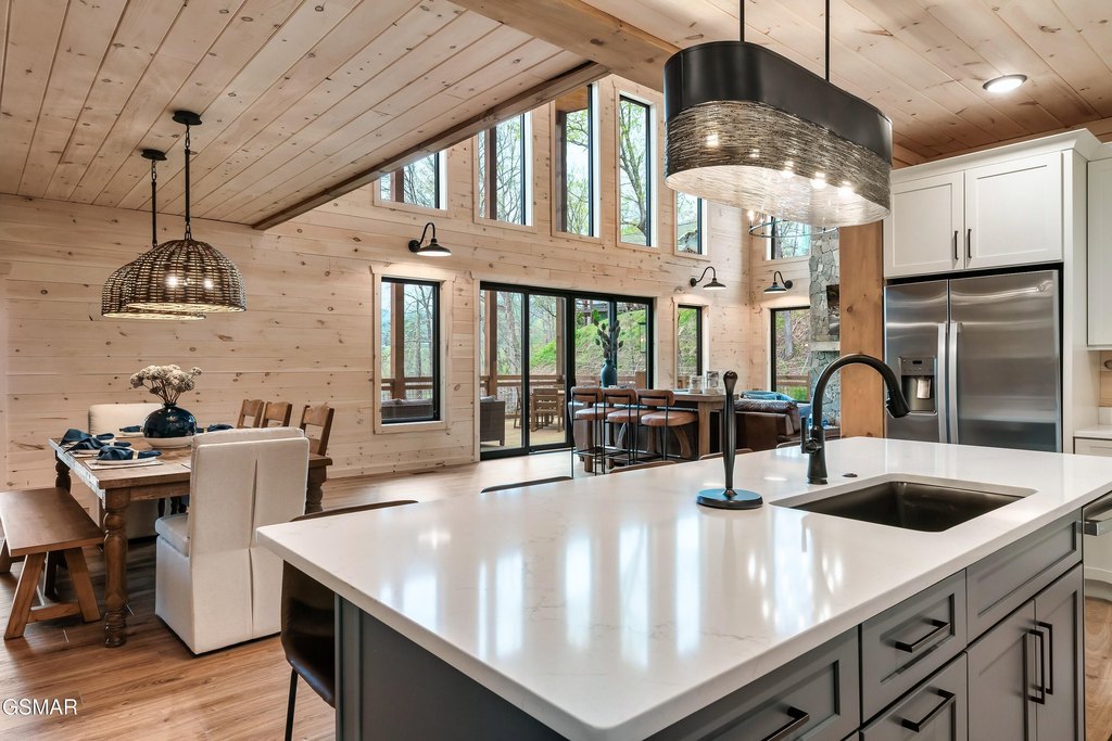 Gatlinburg, Tennessee, 37738, United States, 5 Bedrooms Bedrooms, ,3.5 BathroomsBathrooms,Residential,Forsale,1910230