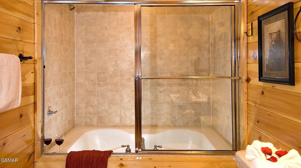 Pigeon Forge, Tennessee, 37863, United States, 6 Bedrooms Bedrooms, ,6.5 BathroomsBathrooms,Residential,Forsale,1999468