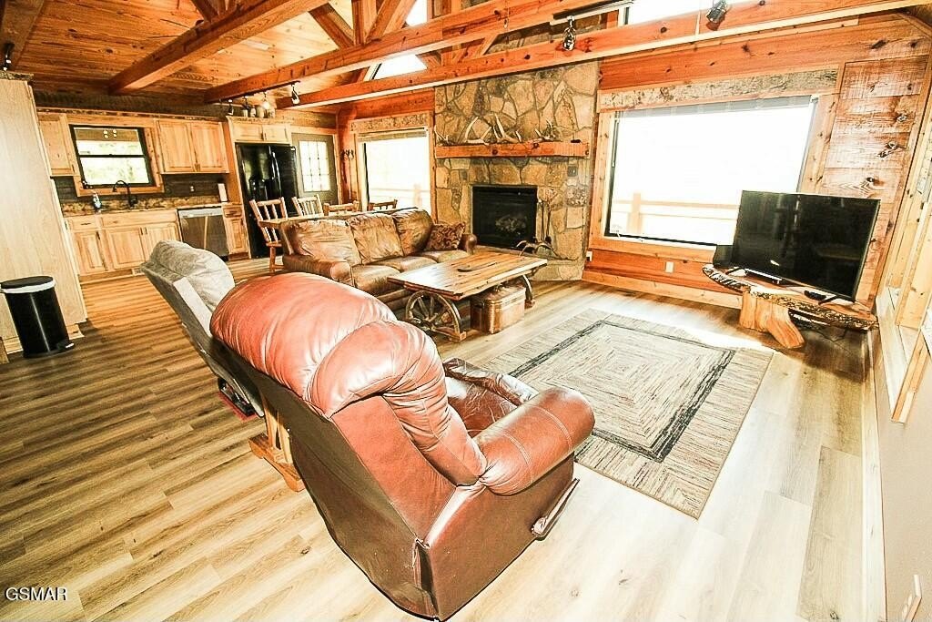 Sevierville, Tennessee, 37862, United States, 3 Bedrooms Bedrooms, ,3 BathroomsBathrooms,Residential,Forsale,1893748