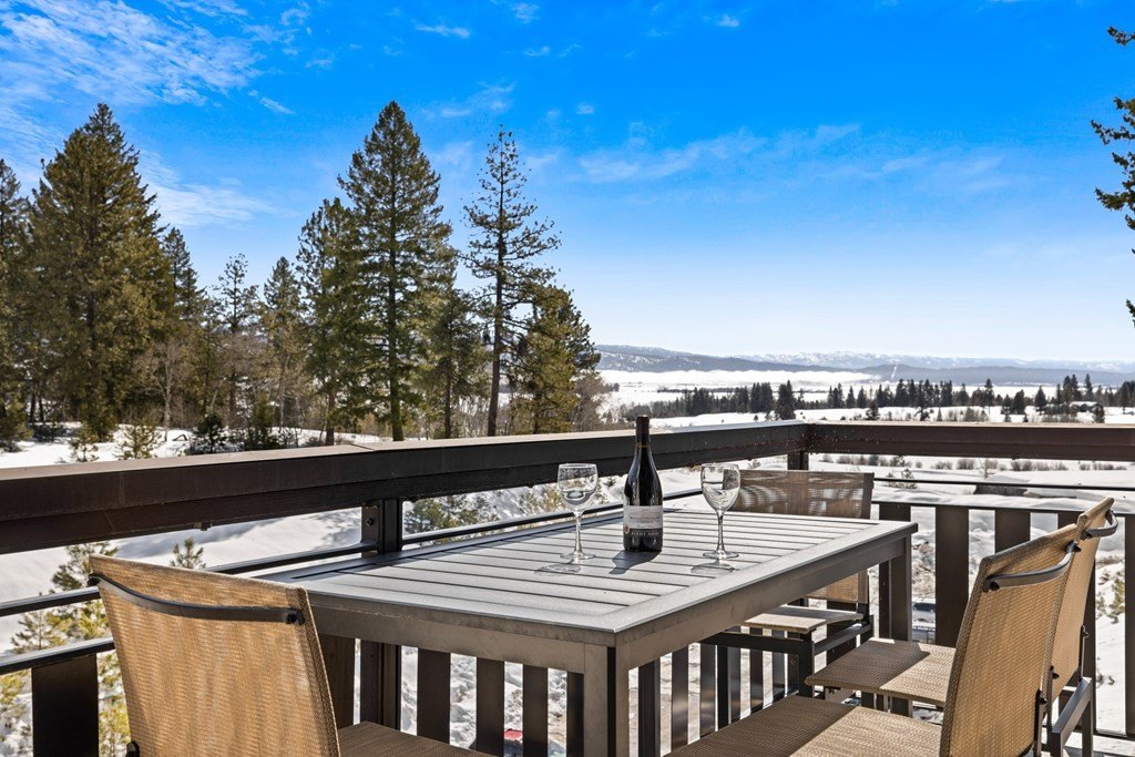 Donnelly, Idaho, 83615, United States, 2 Bedrooms Bedrooms, ,2 BathroomsBathrooms,Residential,Forsale,1889378