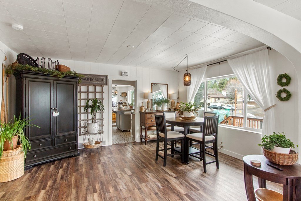 Cascade, Idaho, 83611, United States, 3 Bedrooms Bedrooms, ,2 BathroomsBathrooms,Residential,Forsale,1889400