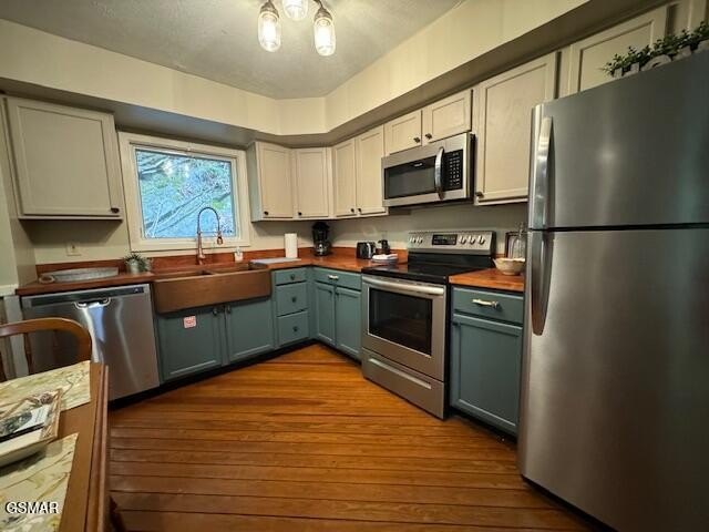 Sevierville, Tennessee, 37862, United States, 3 Bedrooms Bedrooms, ,2 BathroomsBathrooms,Residential,Forsale,1971862