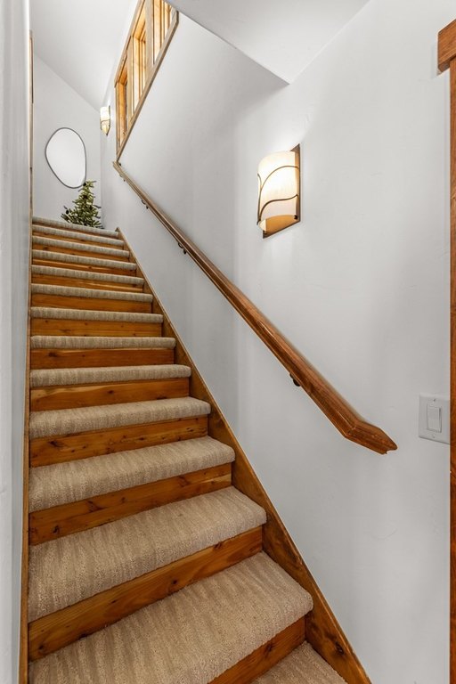 Donnelly, Idaho, 83615, United States, 2 Bedrooms Bedrooms, ,3.5 BathroomsBathrooms,Residential,Forsale,1994984