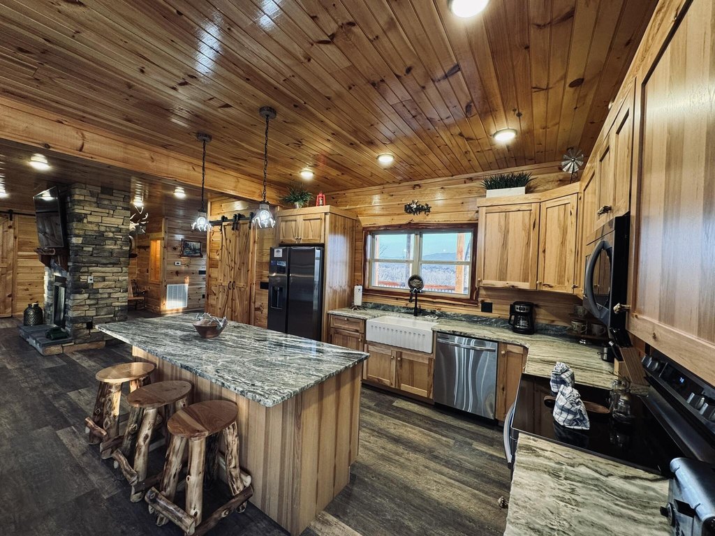 Sevierville, Tennessee, 37876, United States, 3 Bedrooms Bedrooms, ,3.5 BathroomsBathrooms,Residential,Forsale,1942465