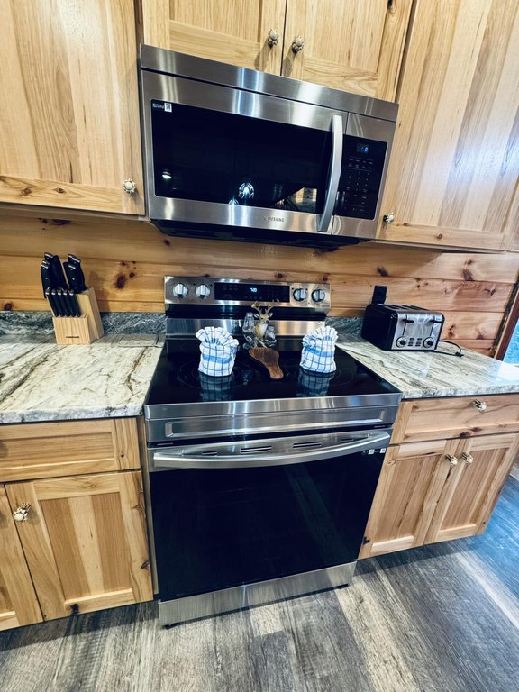 Sevierville, Tennessee, 37876, United States, 3 Bedrooms Bedrooms, ,3.5 BathroomsBathrooms,Residential,Forsale,1942465