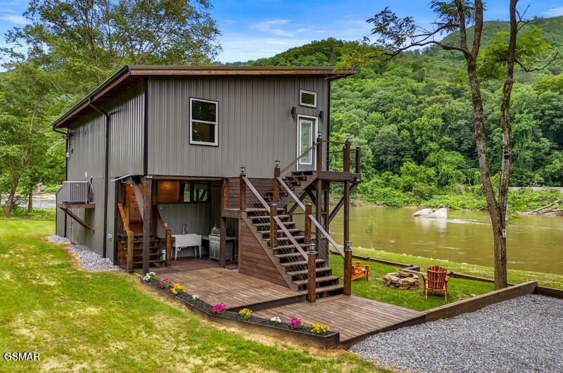 Newport, Tennessee, 37821, United States, 2 Bedrooms Bedrooms, ,2 BathroomsBathrooms,Residential,Forsale,1999350