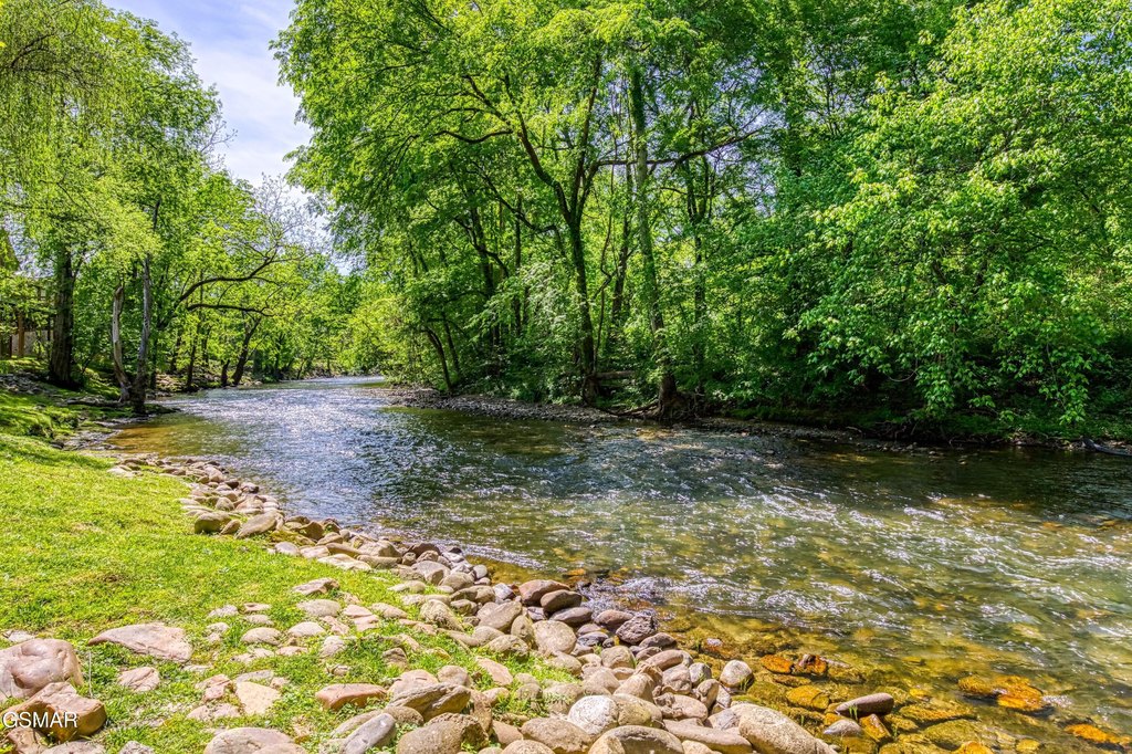 Pigeon Forge, Tennessee, 37863, United States, 3 Bedrooms Bedrooms, ,2.5 BathroomsBathrooms,Residential,Forsale,1942442