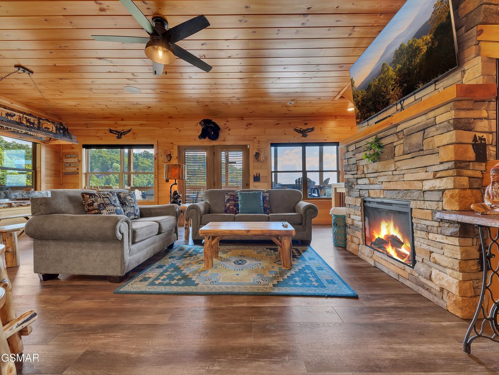 Sevierville, Tennessee, 37876, United States, 4 Bedrooms Bedrooms, ,3.5 BathroomsBathrooms,Residential,Forsale,1942464