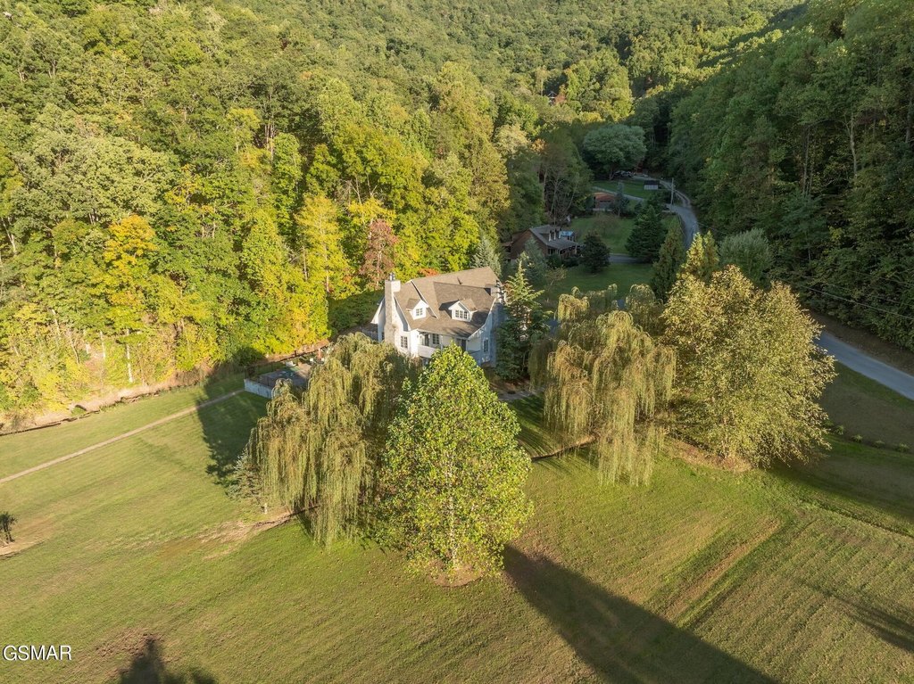 Sevierville, Tennessee, 37862, United States, 4 Bedrooms Bedrooms, ,4.5 BathroomsBathrooms,Residential,Forsale,1910216