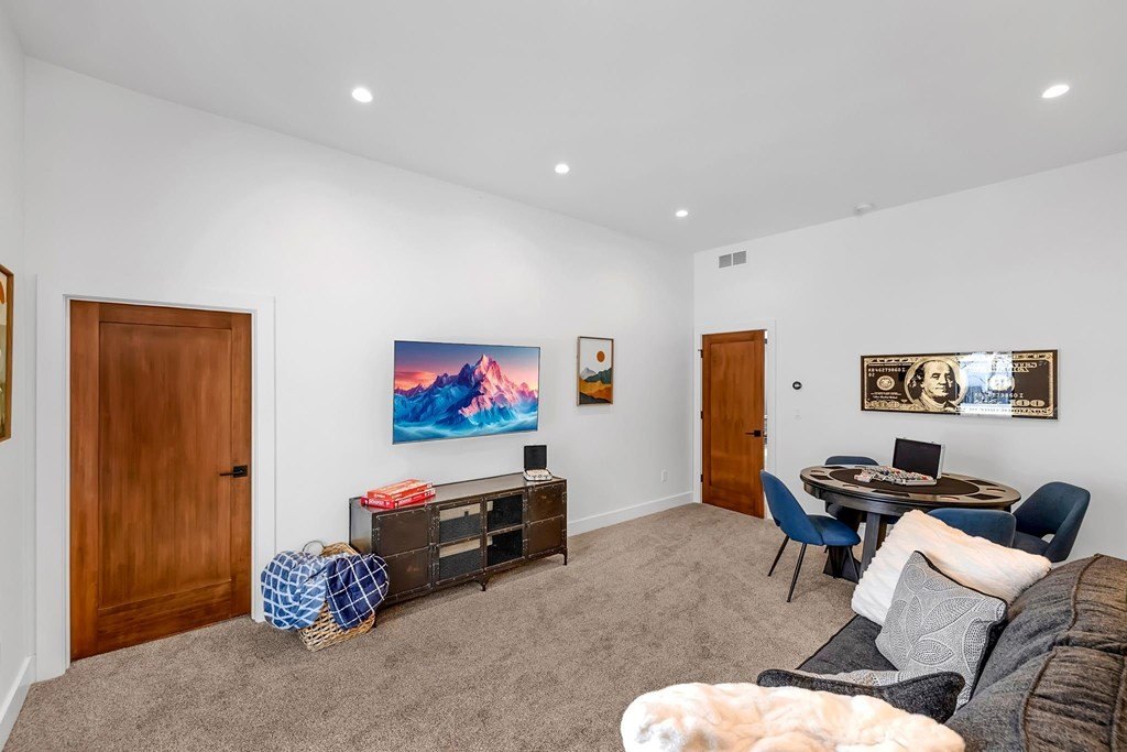 Donnelly, Idaho, 83615, United States, 4 Bedrooms Bedrooms, ,4 BathroomsBathrooms,Residential,Forsale,1996713