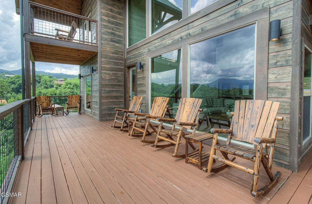 Gatlinburg, Tennessee, 37738, United States, 5 Bedrooms Bedrooms, ,6 BathroomsBathrooms,Residential,Forsale,1942440