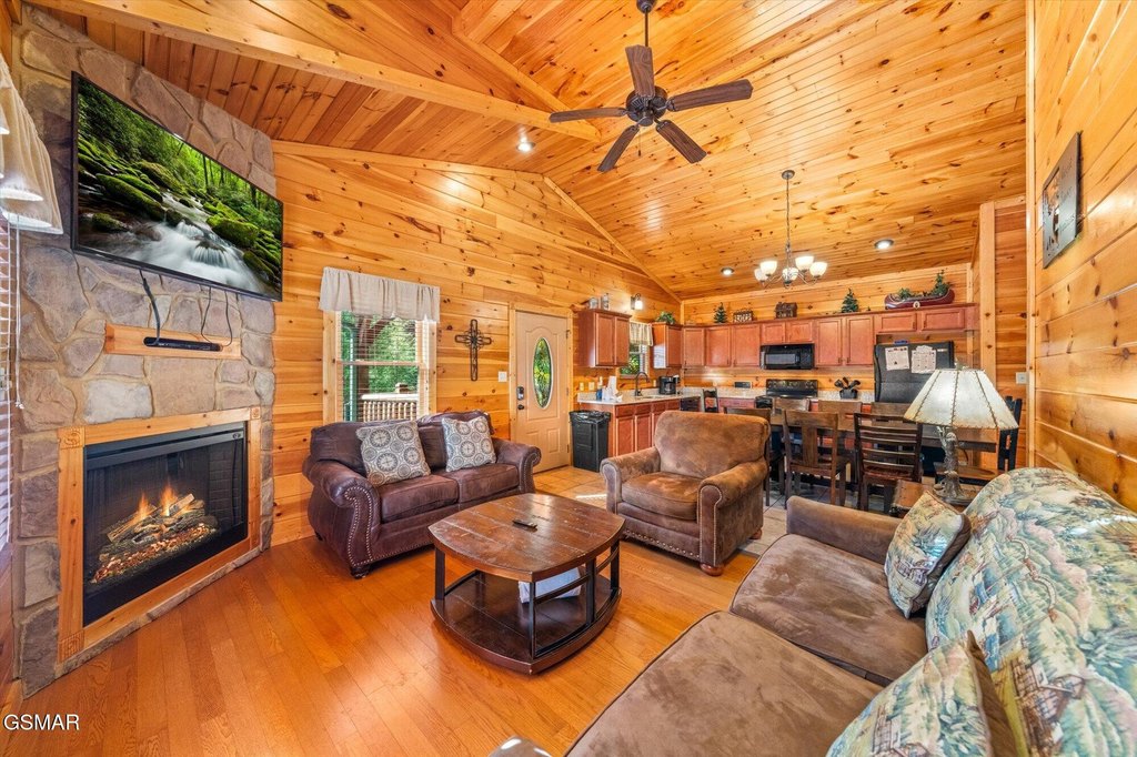 Gatlinburg, Tennessee, 37738, United States, 2 Bedrooms Bedrooms, ,2 BathroomsBathrooms,Residential,Forsale,1910221