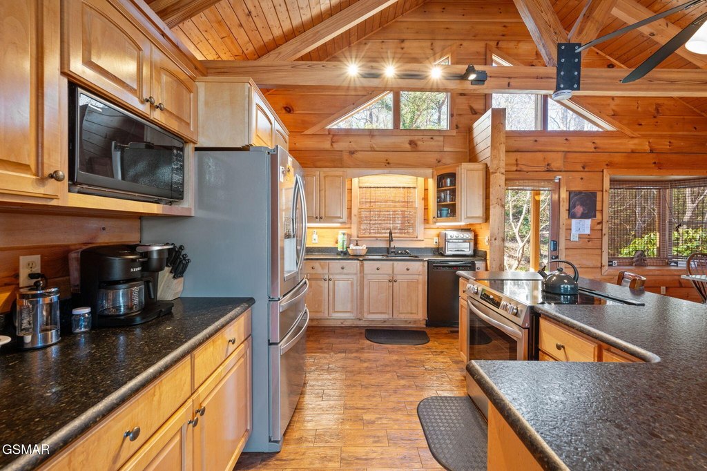 Gatlinburg, Tennessee, 37738, United States, 3 Bedrooms Bedrooms, ,2.5 BathroomsBathrooms,Residential,Forsale,1936713