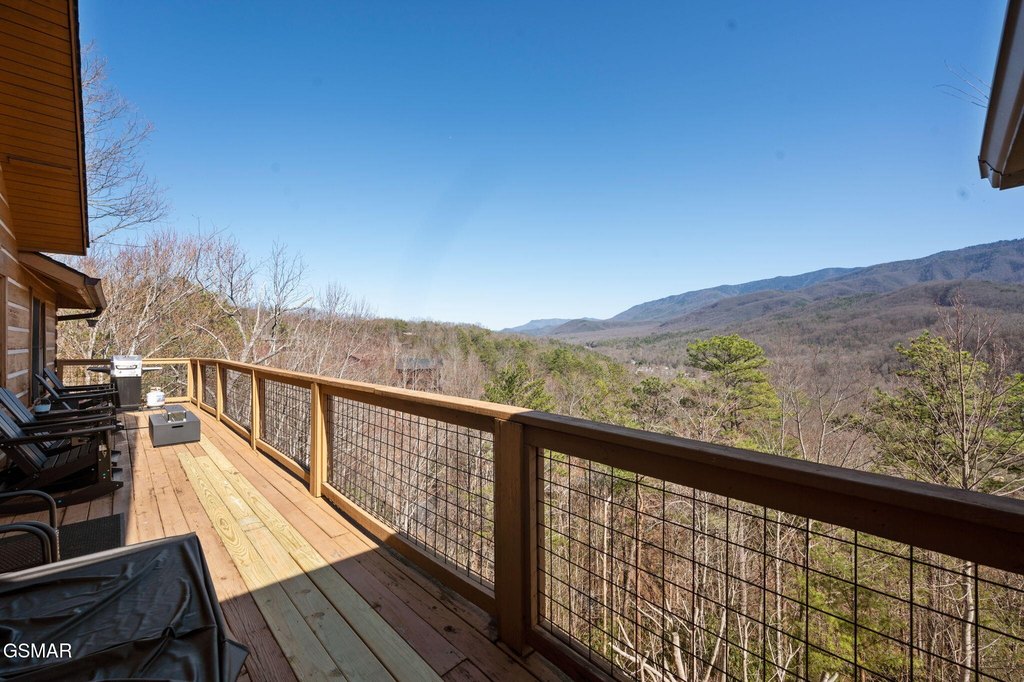 Gatlinburg, Tennessee, 37738, United States, 3 Bedrooms Bedrooms, ,2.5 BathroomsBathrooms,Residential,Forsale,1936713