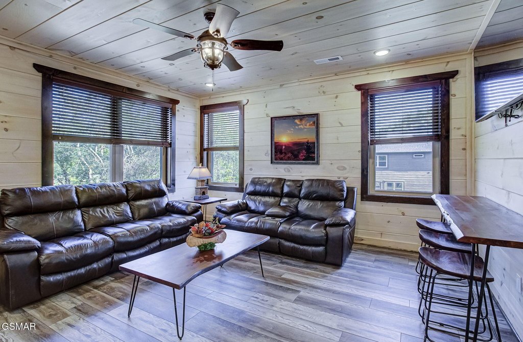 Sevierville, Tennessee, 37862, United States, 5 Bedrooms Bedrooms, ,4 BathroomsBathrooms,Residential,Forsale,1971834