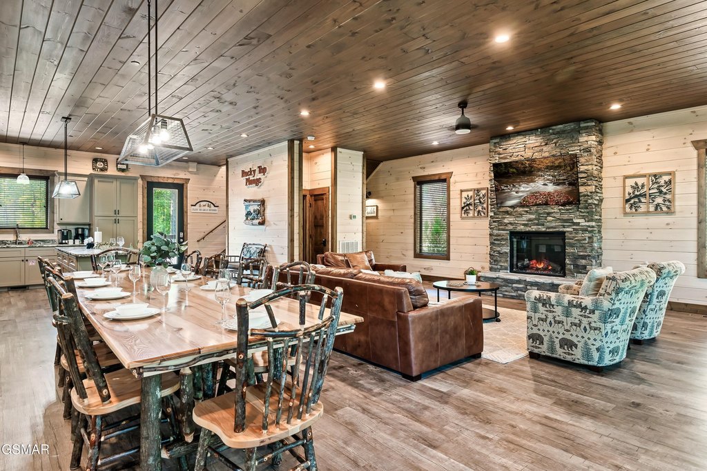 Pigeon Forge, Tennessee, 37862, United States, 4 Bedrooms Bedrooms, ,4.5 BathroomsBathrooms,Residential,Forsale,1971886