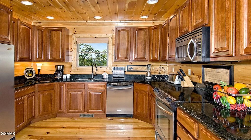 Pigeon Forge, Tennessee, 37863, United States, 6 Bedrooms Bedrooms, ,6.5 BathroomsBathrooms,Residential,Forsale,1999468