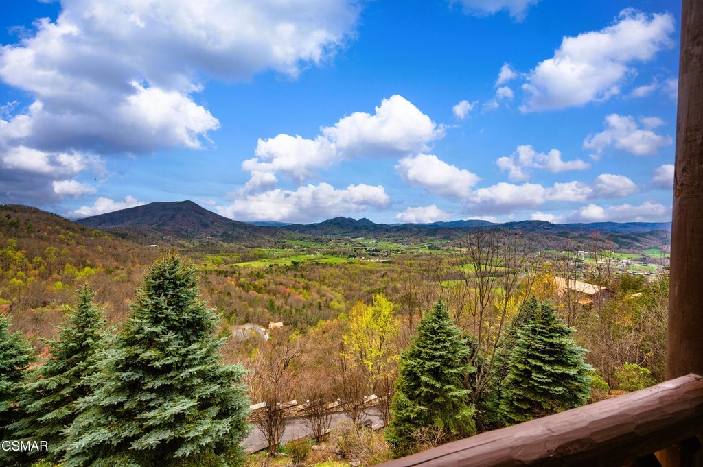 Sevierville, Tennessee, 37862, United States, 3 Bedrooms Bedrooms, ,6.5 BathroomsBathrooms,Residential,Forsale,1952784