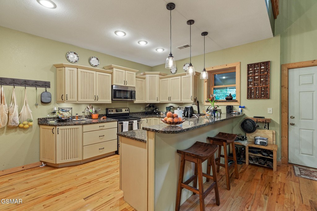 Sevierville, Tennessee, 37862, United States, 2 Bedrooms Bedrooms, ,2 BathroomsBathrooms,Residential,Forsale,1999460