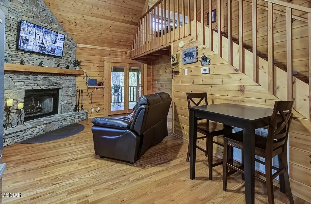 Sevierville, Tennessee, 37862, United States, 2 Bedrooms Bedrooms, ,2 BathroomsBathrooms,Residential,Forsale,1893745