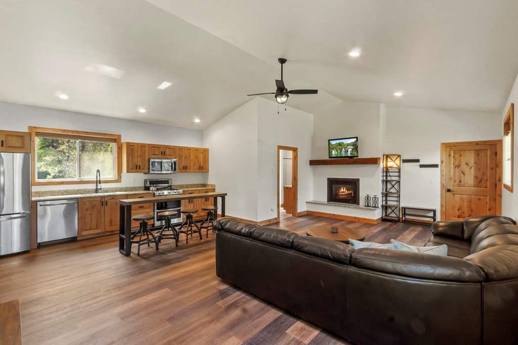 Donnelly, Idaho, 83615, United States, 2 Bedrooms Bedrooms, ,1 BathroomBathrooms,Residential,Forsale,1946188