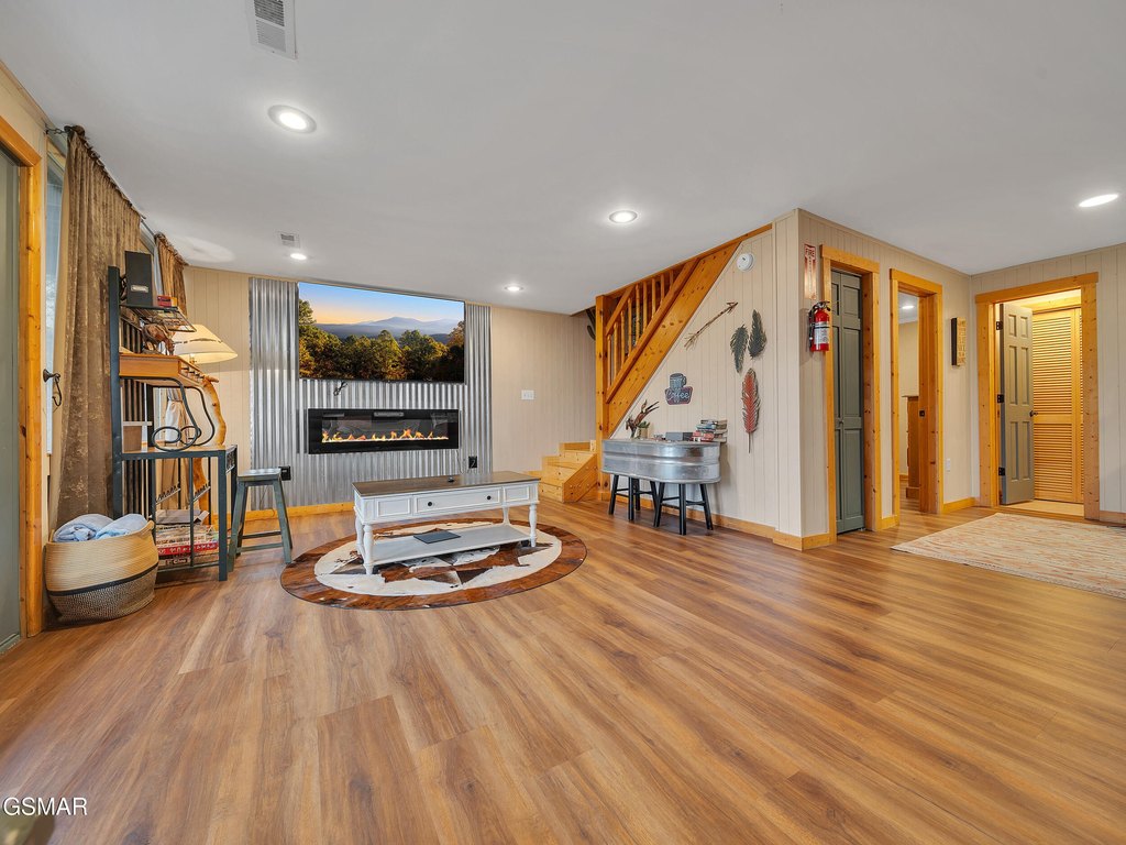 Sevierville, Tennessee, 37862, United States, 3 Bedrooms Bedrooms, ,3 BathroomsBathrooms,Residential,Forsale,1893739