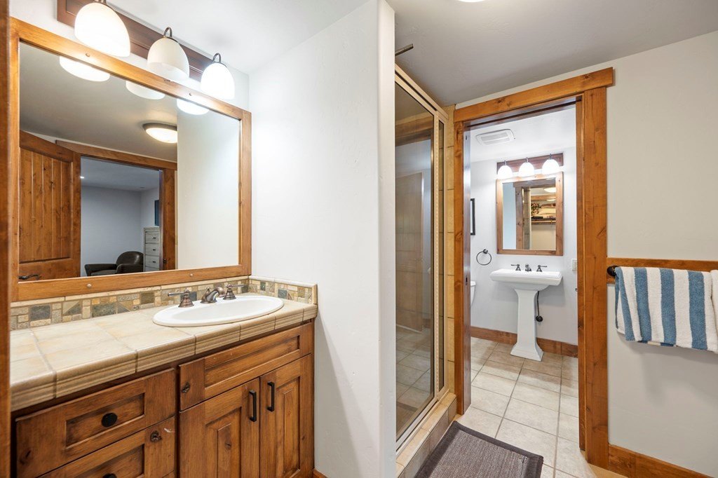 Donnelly, Idaho, 83615, United States, 4 Bedrooms Bedrooms, ,4 BathroomsBathrooms,Residential,Forsale,1946165