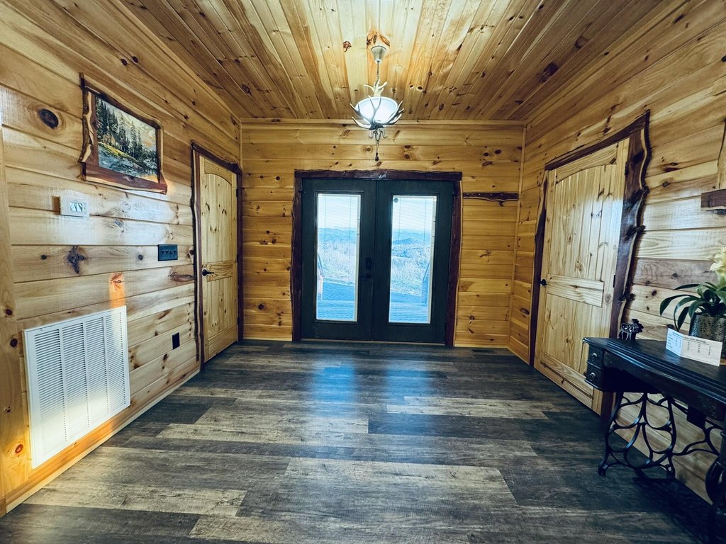 Sevierville, Tennessee, 37876, United States, 3 Bedrooms Bedrooms, ,3.5 BathroomsBathrooms,Residential,Forsale,1942465