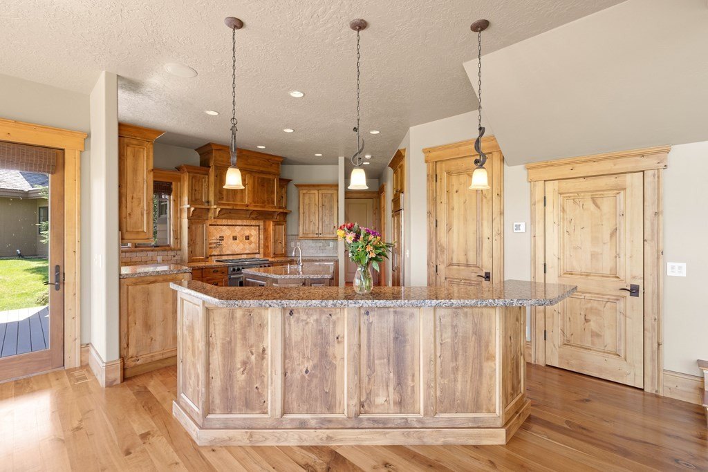 Donnelly, Idaho, 83615, United States, 4 Bedrooms Bedrooms, ,3.5 BathroomsBathrooms,Residential,Forsale,1889369
