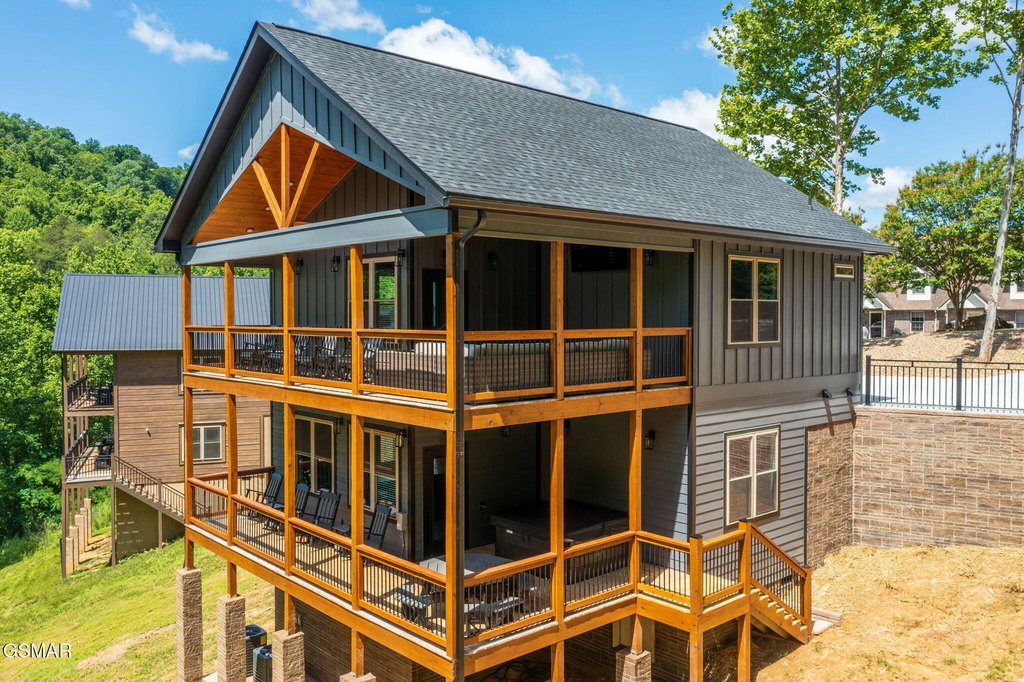 Sevierville, Tennessee, 37876, United States, 2 Bedrooms Bedrooms, ,2.5 BathroomsBathrooms,Residential,Forsale,1936711