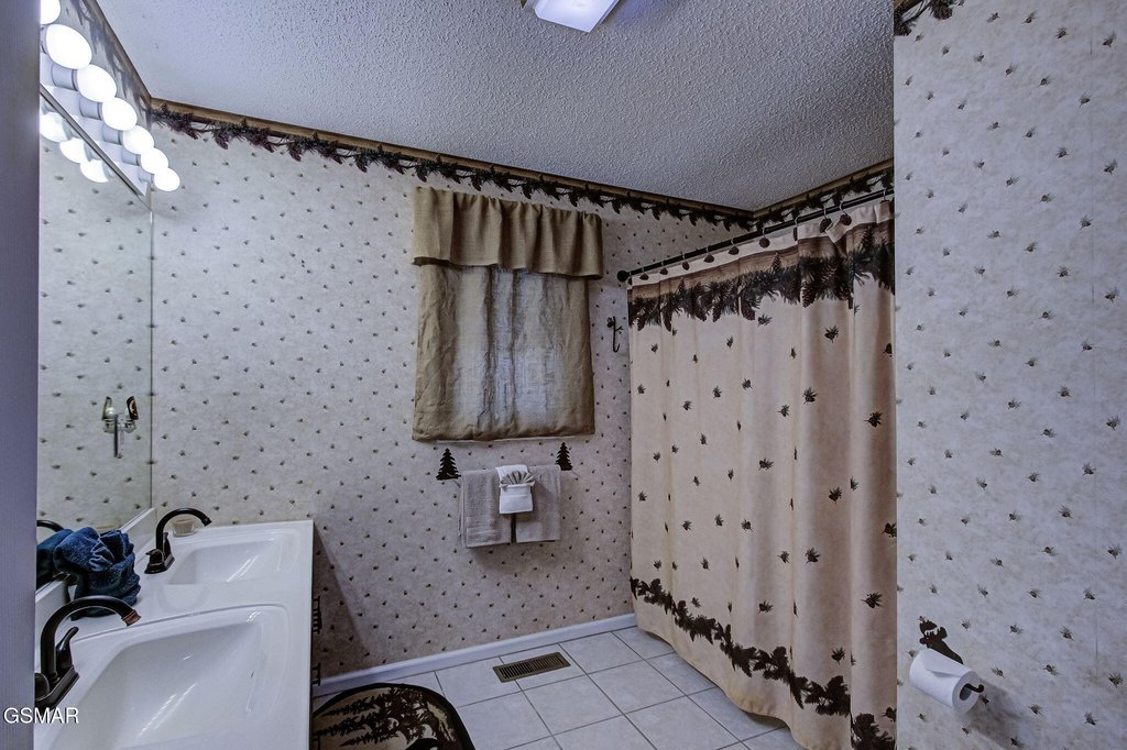 Sevierville, Tennessee, 37876, United States, 2 Bedrooms Bedrooms, ,3 BathroomsBathrooms,Residential,Forsale,1942452