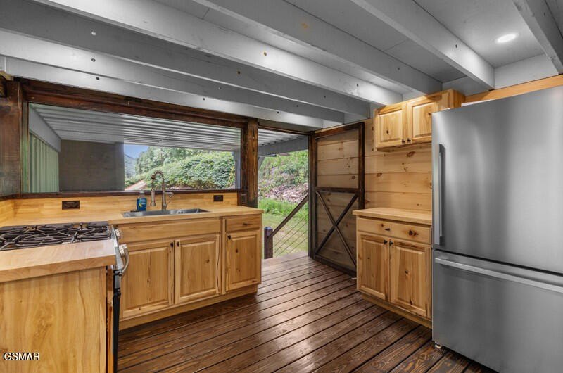 Newport, Tennessee, 37821, United States, 2 Bedrooms Bedrooms, ,2 BathroomsBathrooms,Residential,Forsale,1999350