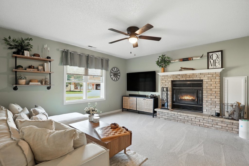 Rapid City, South Dakota, 57702, United States, 4 Bedrooms Bedrooms, ,3 BathroomsBathrooms,Residential,Forsale,1990693