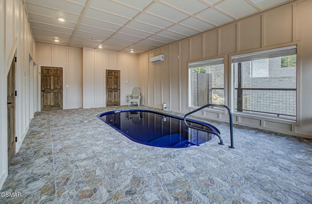 Gatlinburg, Tennessee, 37738, United States, 5 Bedrooms Bedrooms, ,6 BathroomsBathrooms,Residential,Forsale,1942440