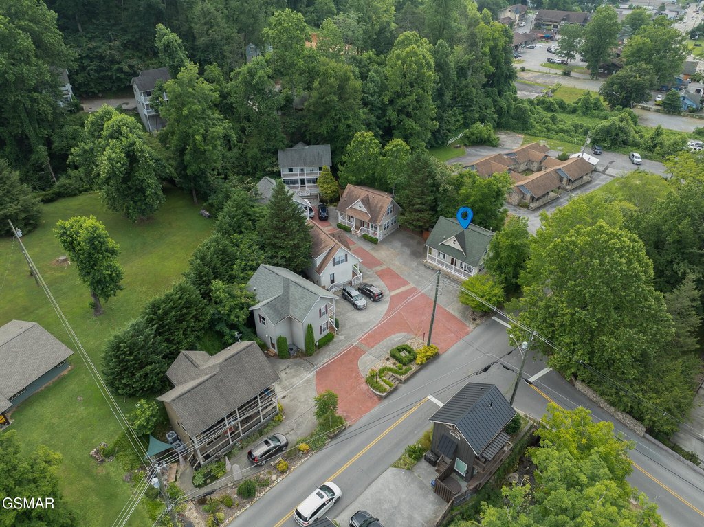 Gatlinburg, Tennessee, 37738, United States, 2 Bedrooms Bedrooms, ,2.5 BathroomsBathrooms,Residential,Forsale,1910196