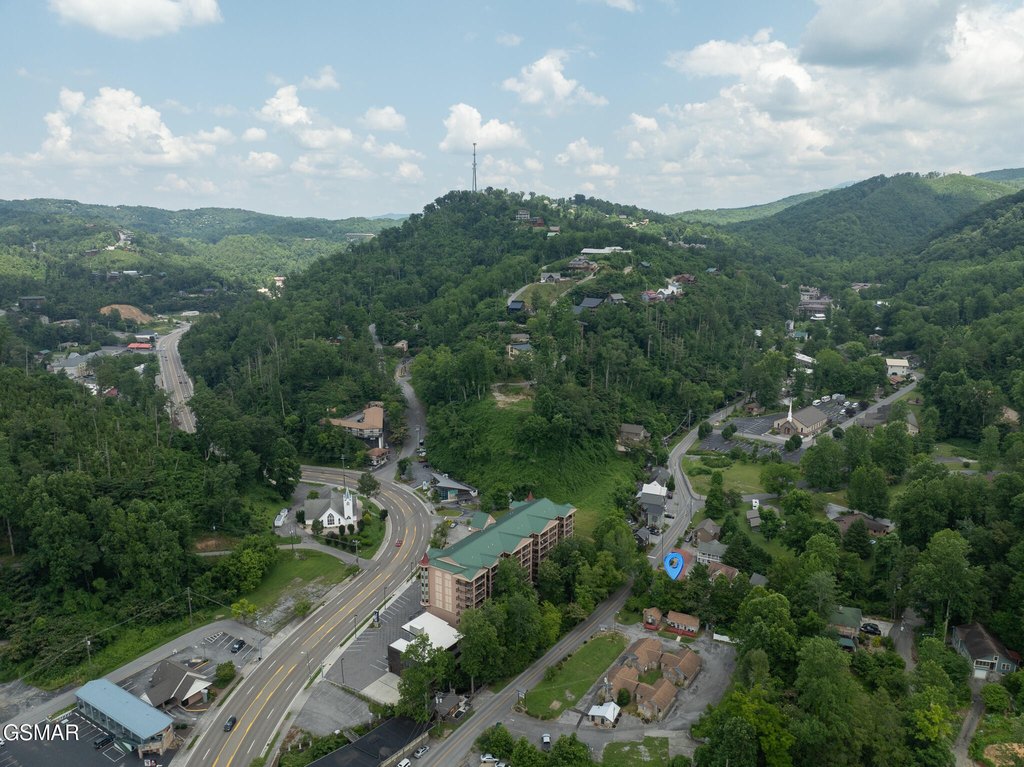 Gatlinburg, Tennessee, 37738, United States, 2 Bedrooms Bedrooms, ,2.5 BathroomsBathrooms,Residential,Forsale,1910196