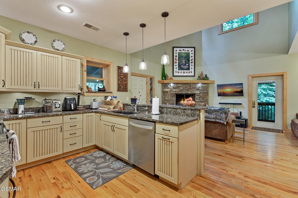 Sevierville, Tennessee, 37862, United States, 2 Bedrooms Bedrooms, ,2 BathroomsBathrooms,Residential,Forsale,1999460