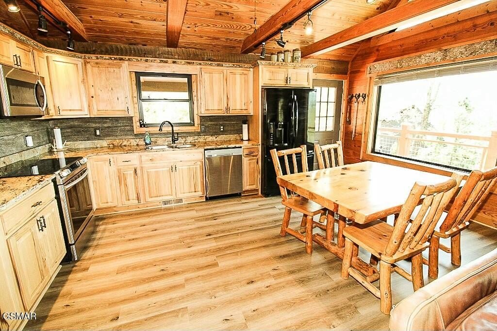 Sevierville, Tennessee, 37862, United States, 3 Bedrooms Bedrooms, ,3 BathroomsBathrooms,Residential,Forsale,1893748