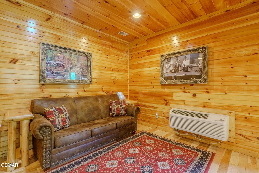 Gatlinburg, Tennessee, 37738, United States, 2 Bedrooms Bedrooms, ,2 BathroomsBathrooms,Residential,Forsale,1910202