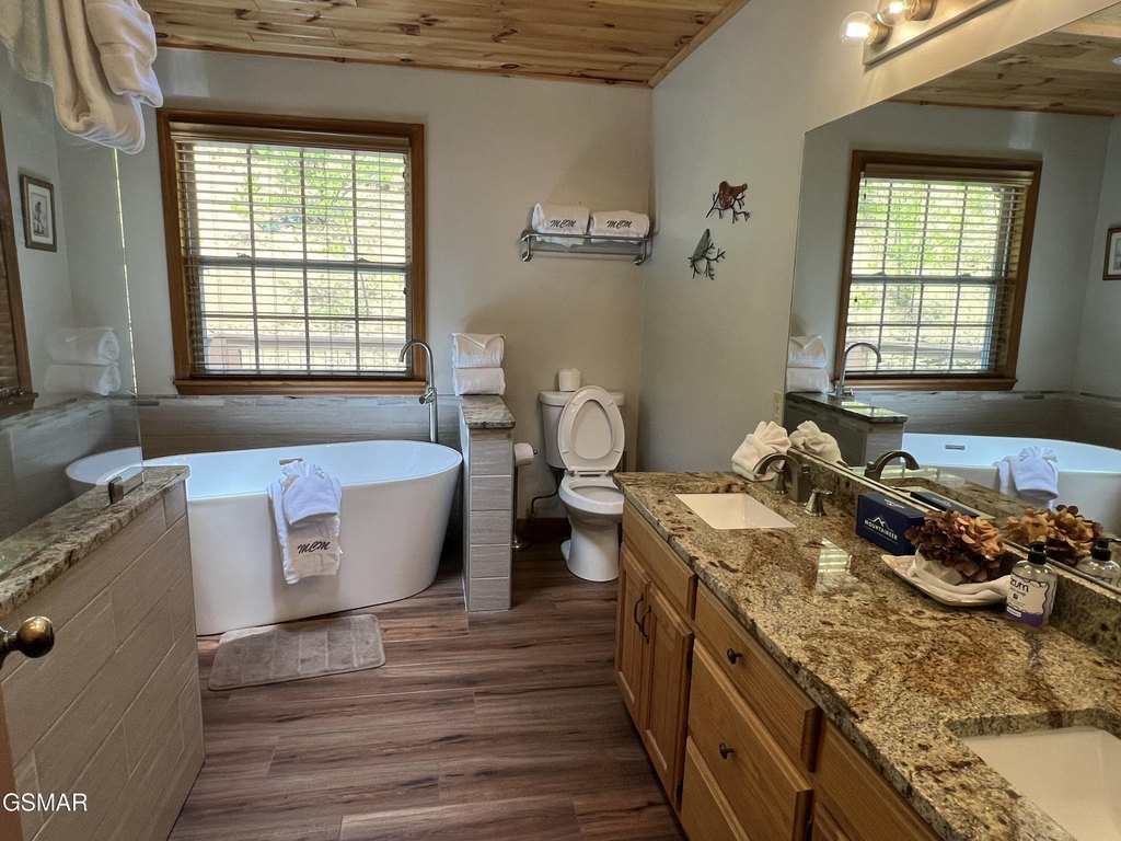 Sevierville, Tennessee, 37862, United States, 1 Bedroom Bedrooms, ,5 BathroomsBathrooms,Residential,Forsale,1910185