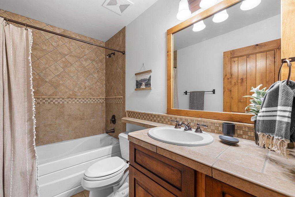 Donnelly, Idaho, 83615, United States, 3 Bedrooms Bedrooms, ,3 BathroomsBathrooms,Residential,Forsale,1889373