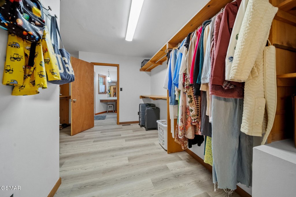 Gatlinburg, Tennessee, 37738, United States, 4 Bedrooms Bedrooms, ,3 BathroomsBathrooms,Residential,Forsale,1971875