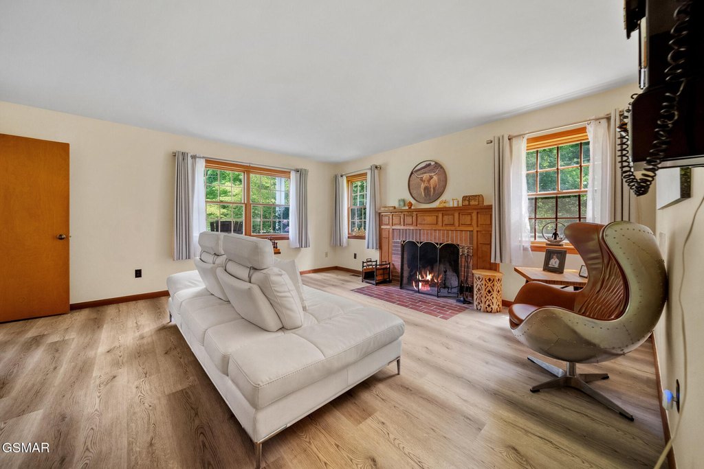 Gatlinburg, Tennessee, 37738, United States, 4 Bedrooms Bedrooms, ,3 BathroomsBathrooms,Residential,Forsale,1971875