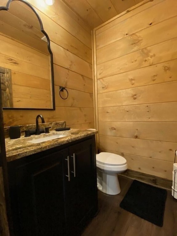 Sevierville, Tennessee, 37876, United States, 2 Bedrooms Bedrooms, ,2.5 BathroomsBathrooms,Residential,Forsale,1893694