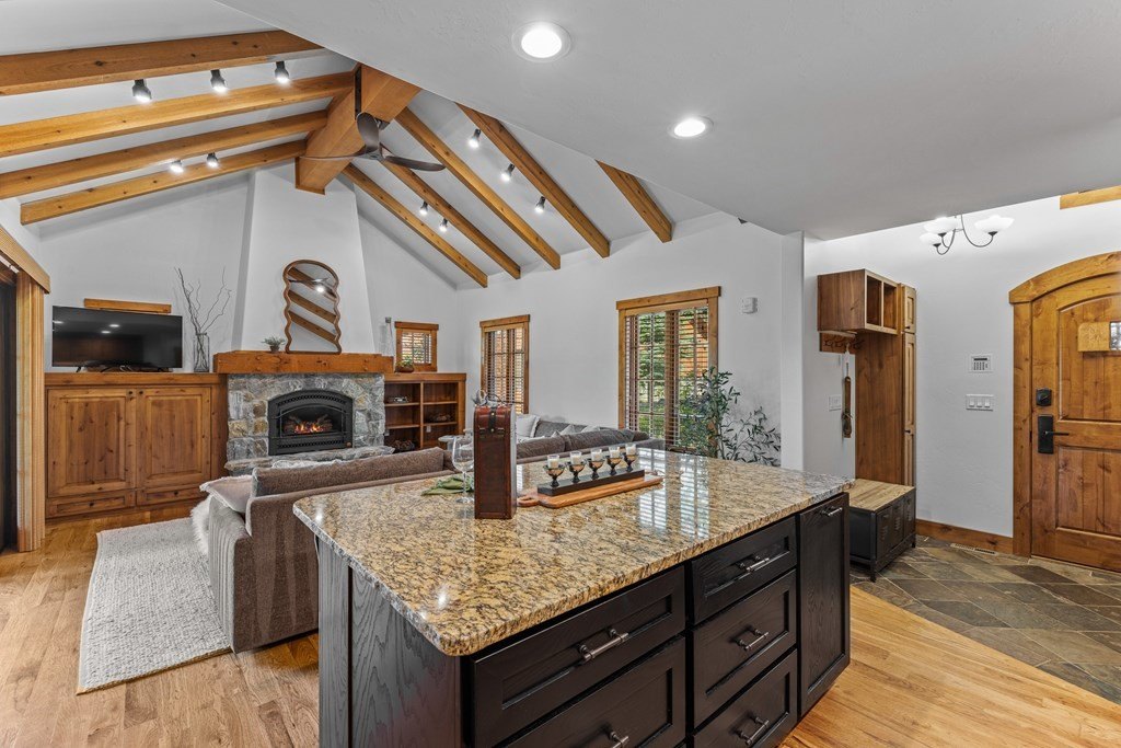 Donnelly, Idaho, 83615, United States, 2 Bedrooms Bedrooms, ,Residential,Forsale,1946201