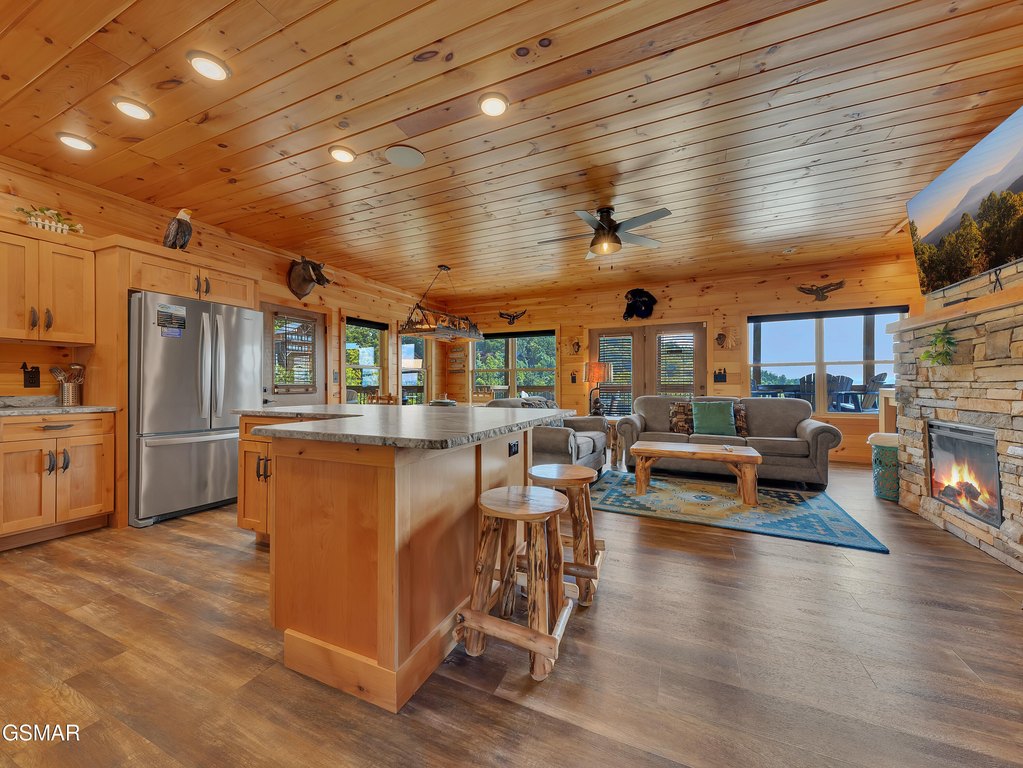 Sevierville, Tennessee, 37876, United States, 4 Bedrooms Bedrooms, ,3.5 BathroomsBathrooms,Residential,Forsale,1942464